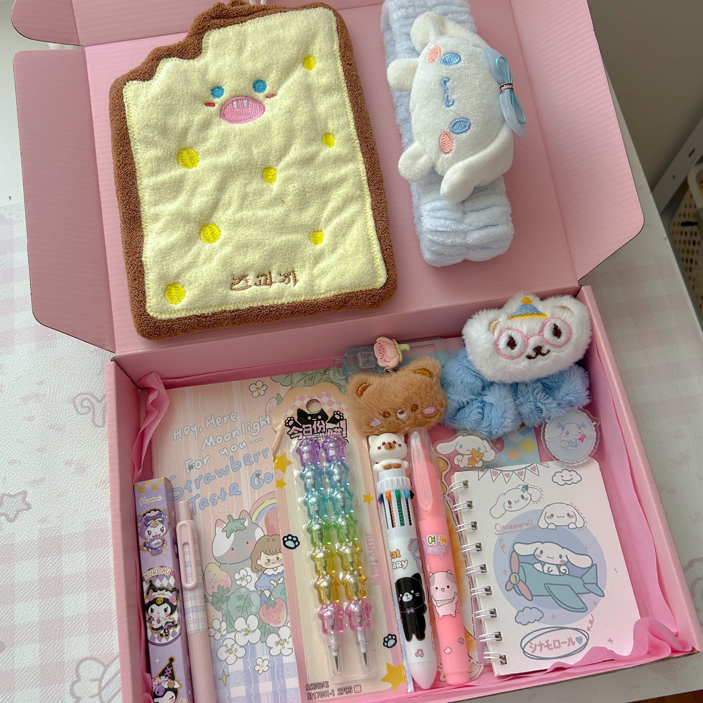 Caixa Presente Kawaii (12 artigos + 2 brindes)