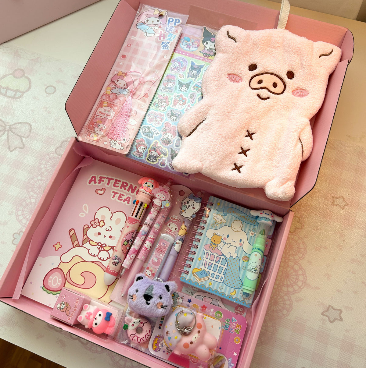 Caixa Presente Kawaii (12 artigos + 2 brindes)